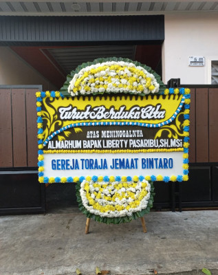 Papan Bunga Duka di Tengkurak