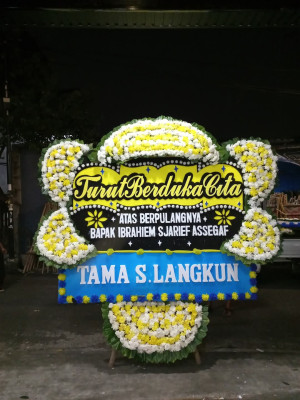 Papan Bunga Duka di Tengkurak